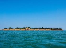 hdr san michele cemitério ilha em veneza foto