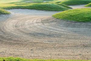 fundo de caixa de areia do campo de golfe, bunkers de obstáculo são usados para torneios de golfe foto