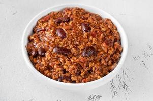 tigela de chili com carne foto