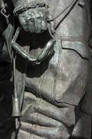 londres, reino unido, 2013. escultura de philip jackson comemorando o comando do bombardeiro raf foto