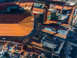 vista aérea na prefeitura de marienplatz e frauenkirche em munique foto