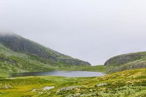 rio horntjerni na montanha veslehodn veslehorn, hemsedal, noruega. foto