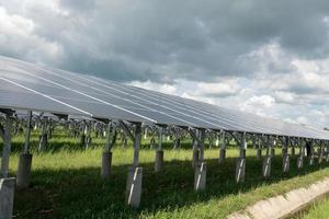 painel fotovoltaico ou solar para energia renovável ou eletricidade foto