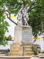 estátua de hdr shakespeare em londres foto