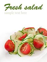 salada fresca com tomate e pepino foto