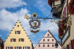 rothenburg ob der tauber, norte da baviera, alemanha, 2014 sinal de suspensão marien-apotheke foto