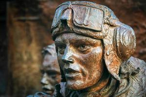 londres, reino unido, 2012. close-up de parte do monumento da batalha da grã-bretanha no aterro em londres