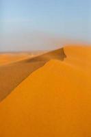 belas dunas de areia no deserto do saara em marrocos. paisagem na África no deserto. foto