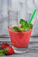 smoothie de morango, bebida doce de verão foto