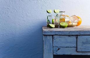 tequila e frutas cítricas foto