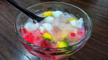 cianjur regency, west java, indonésia em 7 de abril de 2022 - sopa de frutas que geralmente é uma bebida complementar. foto