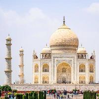 o taj mahal é um mausoléu de mármore branco marfim na margem sul do rio yamuna na cidade indiana de agra, uttar pradesh, taj mahal, agra, uttar pradesh, índia, vista de dia ensolarado foto