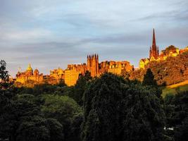 hdr castelo de edimburgo ao pôr do sol foto