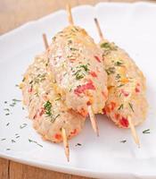 shish kebab de frango com pimentos e queijo foto