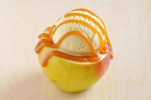 sundae de maçã caramelizada foto