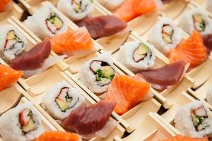 sushi de frutos do mar japonês foto