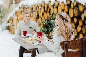 sessão de fotos de casamento de inverno na natureza