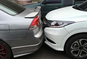 a cena de um acidente de carro, acidente de carro foto