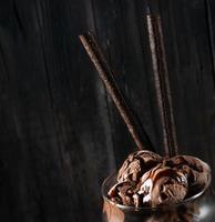 sobremesa de sorvete de chocolate