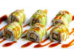 sushi roll dragão