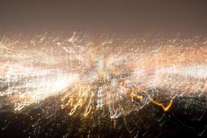 longa exposição abstrata, foto surreal experimental, luzes da cidade e do veículo à noite