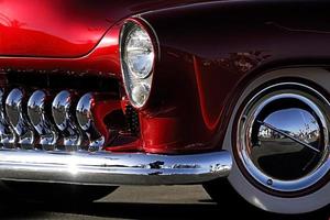 carro clássico: cromo vermelho foto