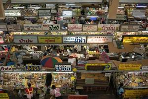 mercado de warorot em chiang mai, tailândia foto