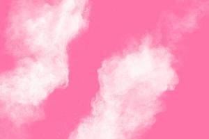 congele o movimento de pó branco sobre fundo rosa. explosão de poeira branca abstrata. foto