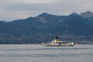 montreux, suíça, 2015. vevey navegando ao longo do lago genebra foto