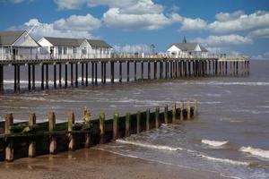 southwold, suffolk, reino unido, 2010. pôr do sol no cais de southwold foto