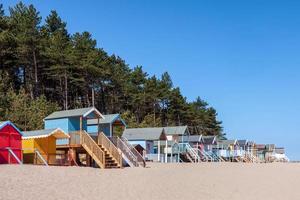 wells next the sea, reino unido, 2010. algumas cabanas de praia coloridas foto