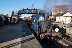 Sheffield Park, East Sussex, Reino Unido, 2013. Bluebell Steam Train at Sheffield Park Station foto