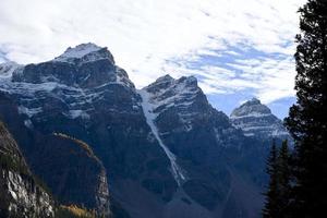 as montanhas rochosas canadenses foto