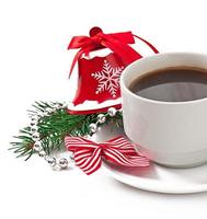 xícara de café expresso e decoração de natal foto