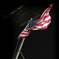 bandeira americana à noite foto