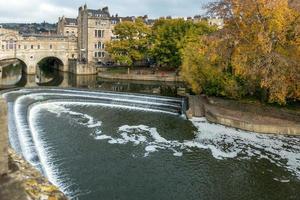 banho, somerset, 2015. vista da ponte pulteney foto