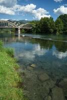 ponte sobre o rio adda em brivio lombardia itália foto