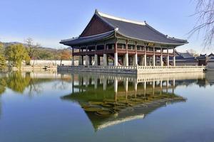 pavilhão gyeonghoeru no palácio gyeongbokgung, seul, coréia