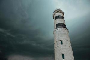 farol de murano durante uma tempestade foto