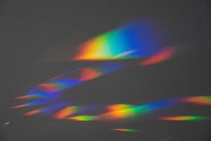 especificações de arco-íris de prisma na sobreposição de fundo cinza foto