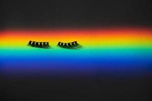 cílios postiços em um arco-íris horizontal foto