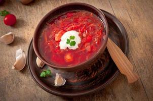 closeup de sopa de beterraba sopa ucraniana e russa nacional vermelho foto