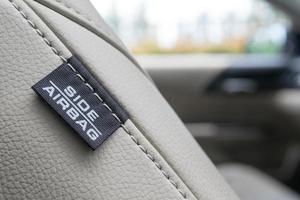 etiqueta de airbags laterais do carro. maior segurança em um carro foto