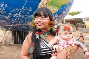 brasilia, df, brasil-13 de abril de 2022 indains indígenas de todo o brasil se reúnem em brasilia, para o acampamento terra livre anual ou acampamento terra livre. foto