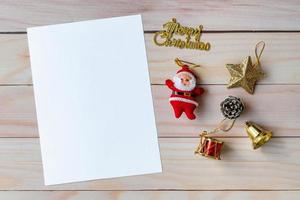 cartão de natal vazio e decoração de natal. natal e feliz ano novo conceito foto