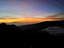 vista incrível no topo do monte bromo, indonésia foto