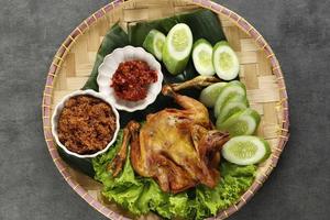 ayam goreng serundeng foto