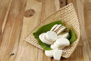 brem khas solo, lanche de doce tradicional indonésio feito de suco de arroz pegajoso fermentado seco. foto