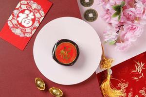 nian gao bolo de ano novo chinês com caráter chinês fu significa fortuna.