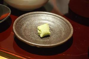 wasabi em um prato foto